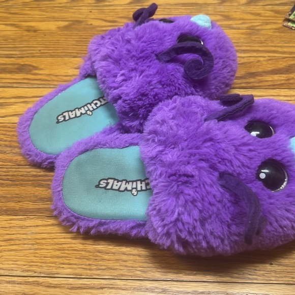 🦄$3 add on item🦄OR❤️5/$25❤️ HATCHIMALS | purple slip-on slippers girls sz 13-1 - Picture 5 of 6